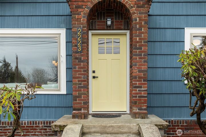 Property Photo:  2223 S 124th Street  WA 98168 