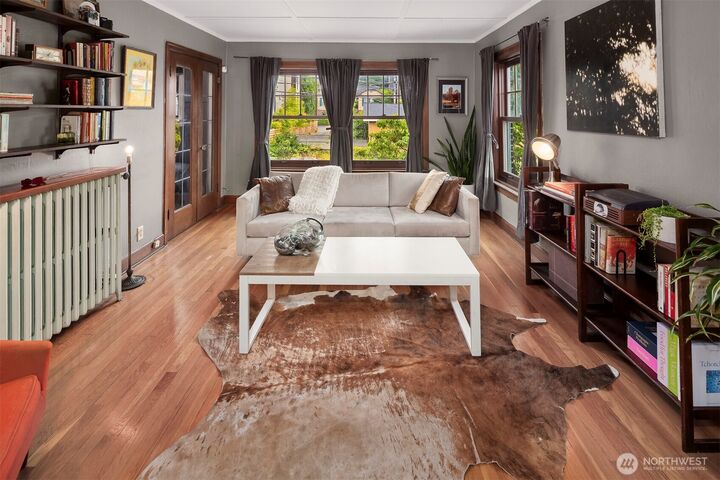 Property Photo: 408 Bellevue Ave E 306 WA 98102