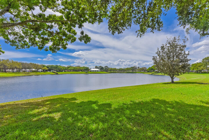 Property Photo:  2305 SW Essex Court  FL 34990 