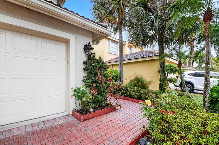 Property Photo:  5029 Starblaze Drive  FL 33463 