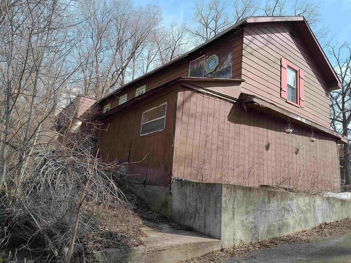 Property Photo:  142 Beach Avenue  WI 53534 