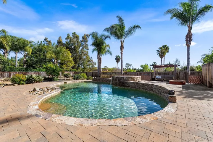 Property Photo:  860 Calle Santa Cruz  CA 92024 