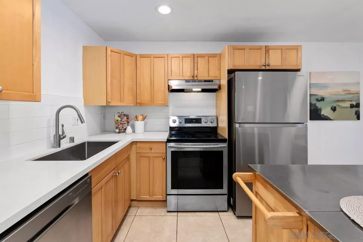 Property Photo:  2850 Reynard Way 11  CA 92103 