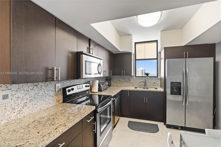 Property Photo: 18181 NE 31st Ct Ph07 FL 33160