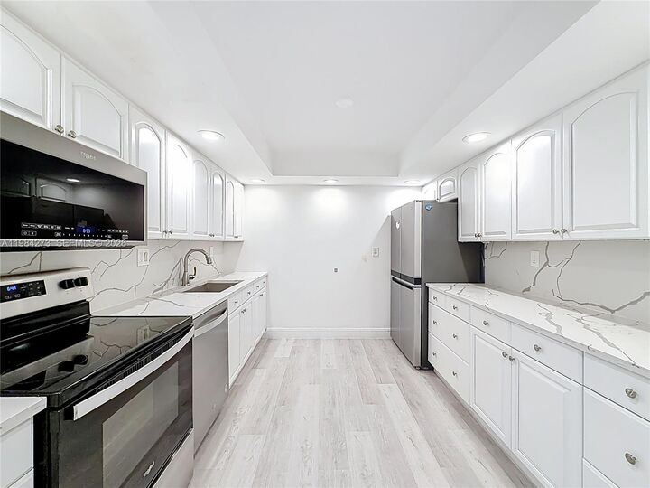 Property Photo:  1000 Parkview Dr 121  FL 33009 