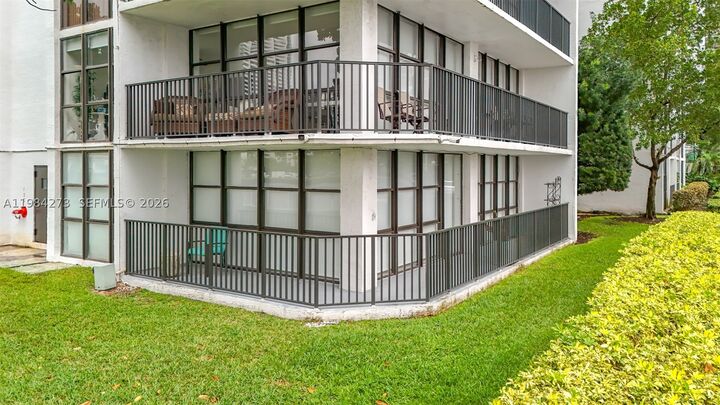 Property Photo: 1000 Parkview Dr 121 FL 33009