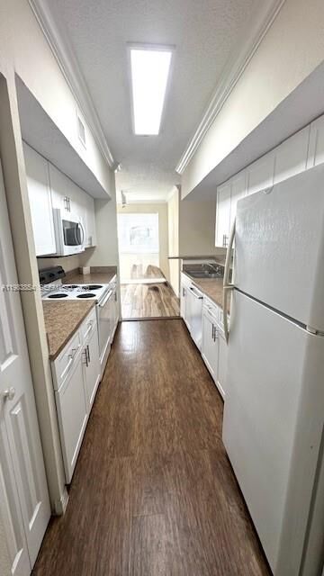 Property Photo: 11631 SW 2nd St 20107 FL 33025