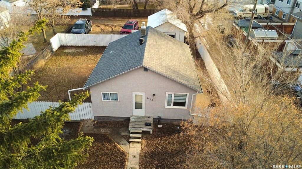 Property Photo: 1428 Winnie Street SK S9H 1R3