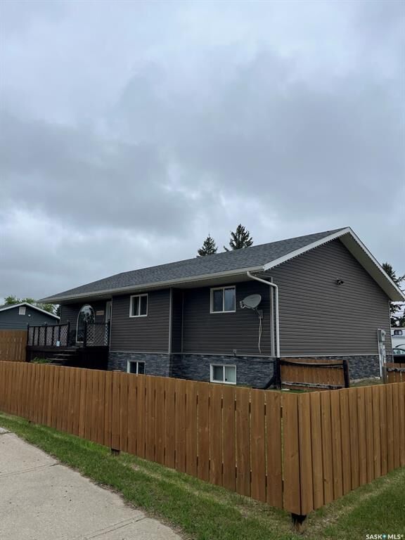 401 6th Avenue W — photo 1