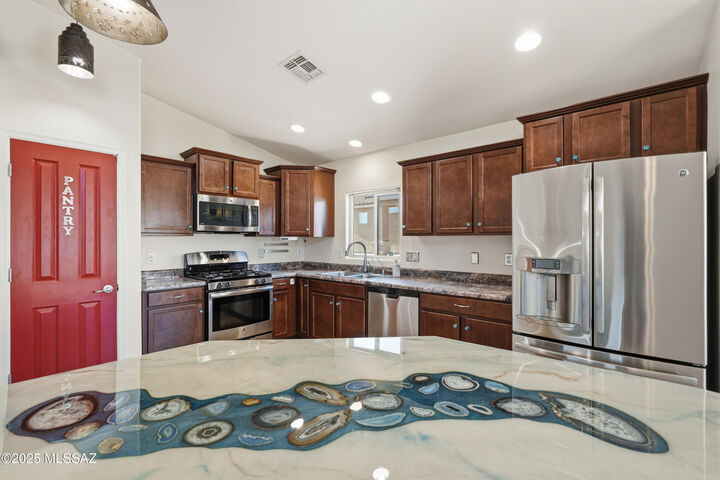 Property Photo: 760 W Rio Teras AZ 85614