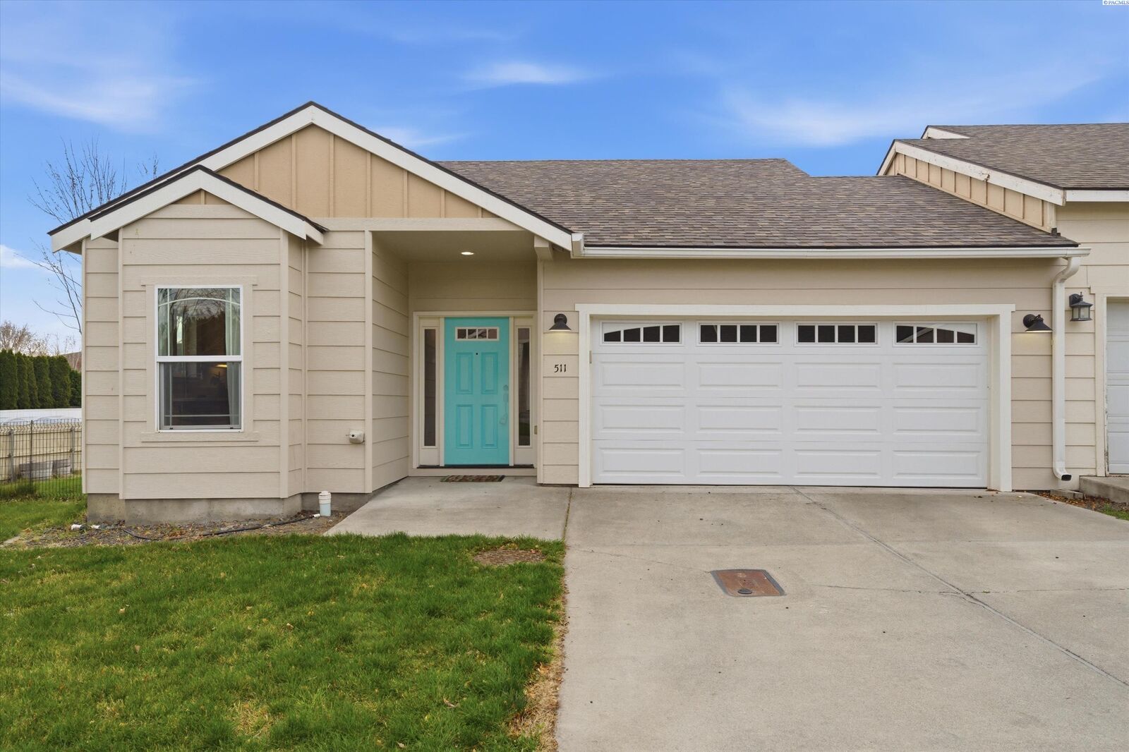 Property Photo:  511 S Delaware  WA 99336 