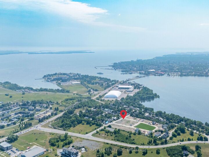 Property Photo: 415 Wellington Street ON K7K 6W4