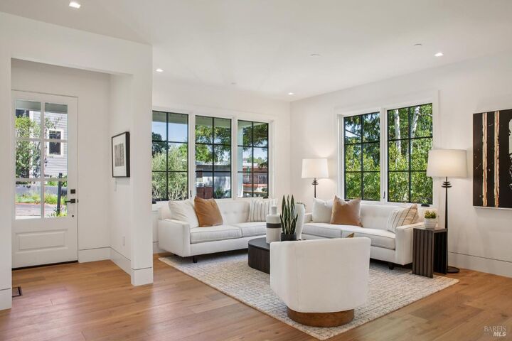 Property Photo:  317 Redwood Avenue  CA 94925 