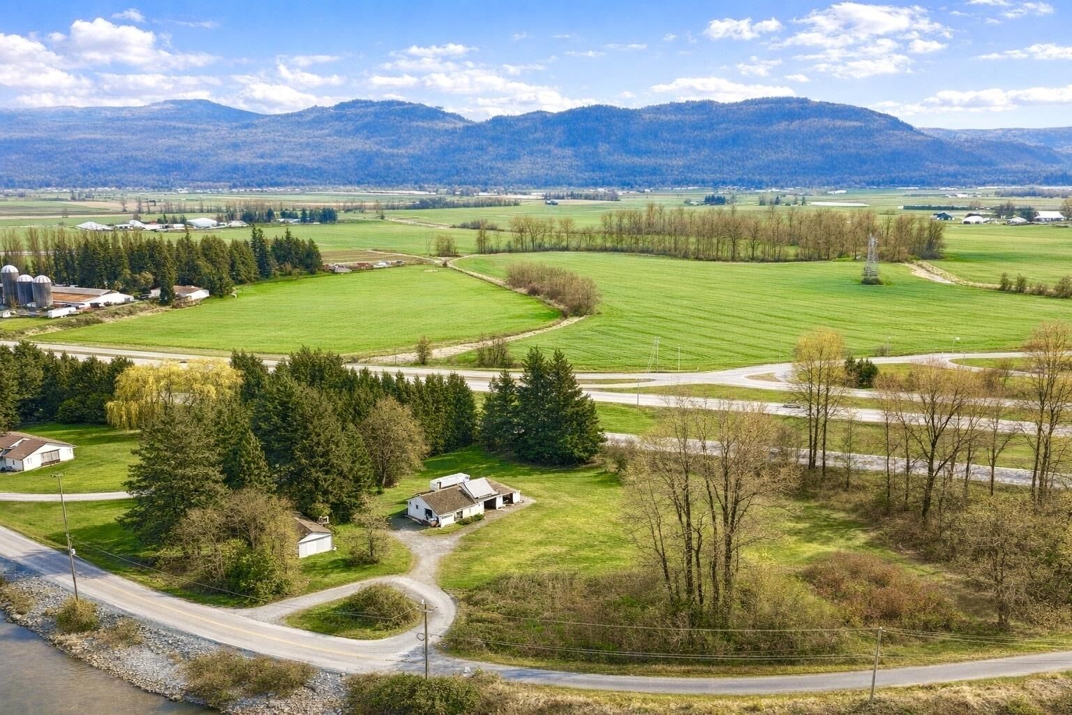 Property Photo: 37795 North Parallel Road BC V3G 2K1