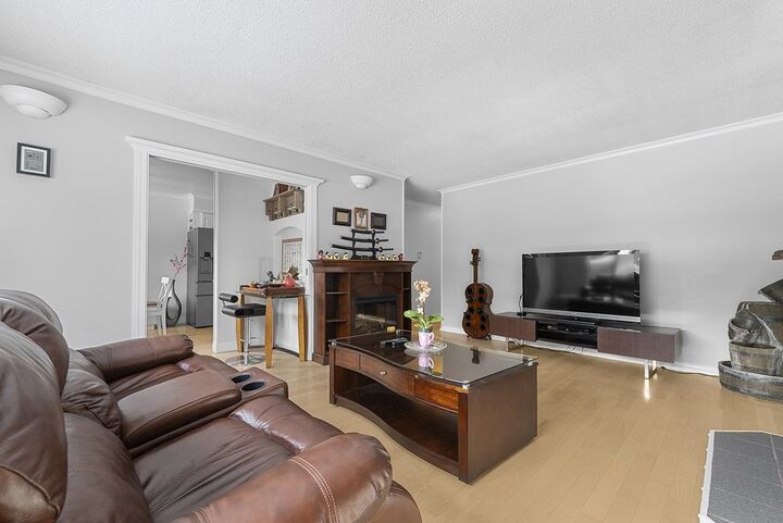 Property Photo: 26953 28A Avenue BC V4W 3A1
