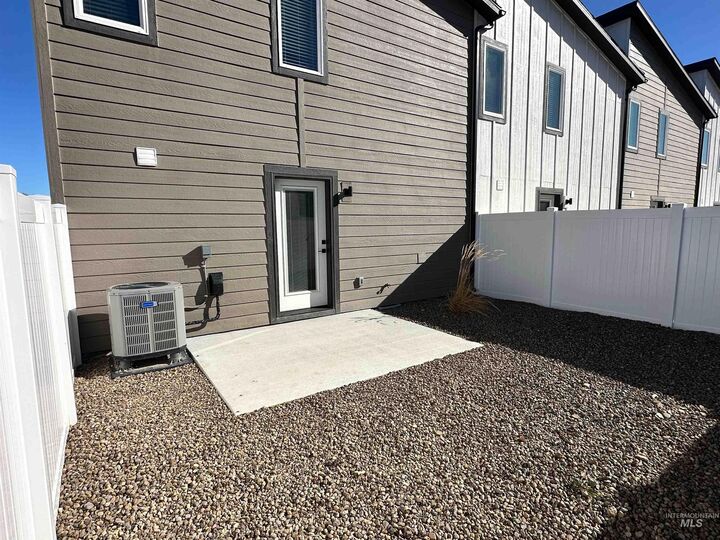 Property Photo:  961 NW Foster Ave  ID 83647 