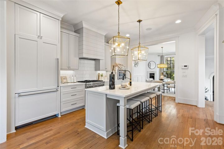 Property Photo:  818 Ideal Way  NC 28203 