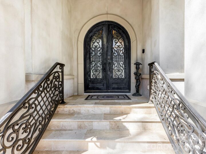 Property Photo: 8524 Winged Bourne Road NC 28210