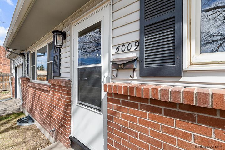 Property Photo: 5009 Linden Wy WY 82009