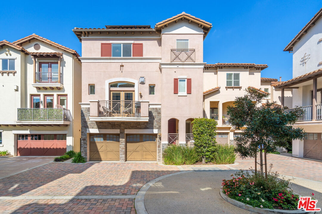 Property Photo: 5732 Celedon Crk CA 90094