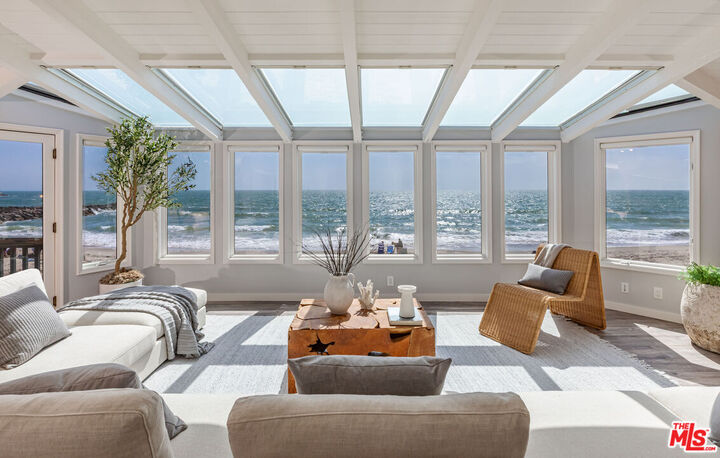 Property Photo:  1448 Nathan Ln  CA 93001 