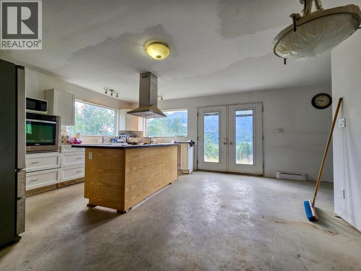 Property Photo: 4772 Crescentwood Drive BC V0A 1E0