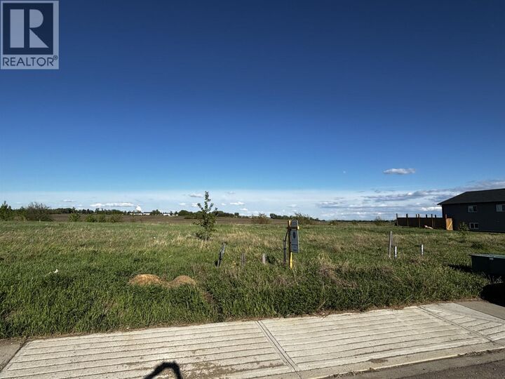 8215 79A Street — photo 1