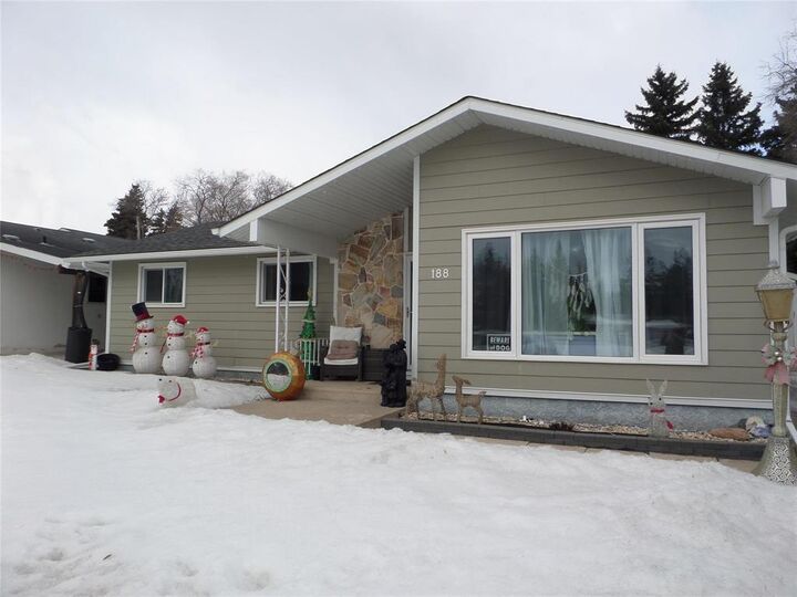 Property Photo:  188 Browning Boulevard  MB R3K 0L8 