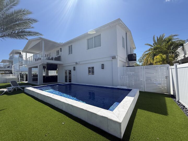 Property Photo:  34 S Blackwater Lane  FL 33037 