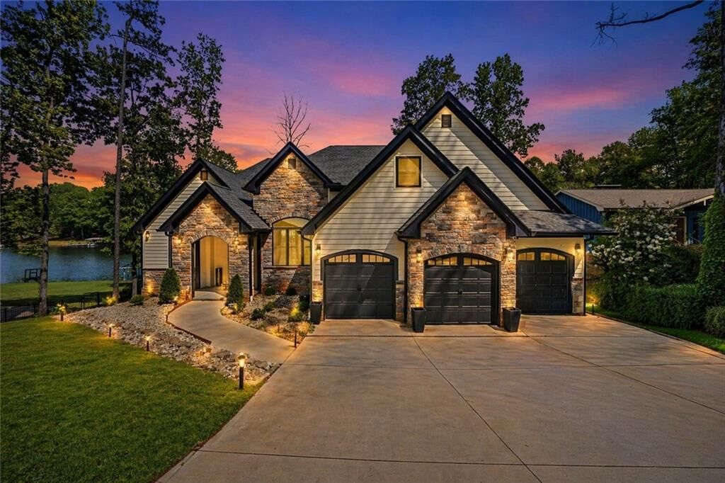 Property Photo:  2021 Lakeview Parkway  GA 30180 