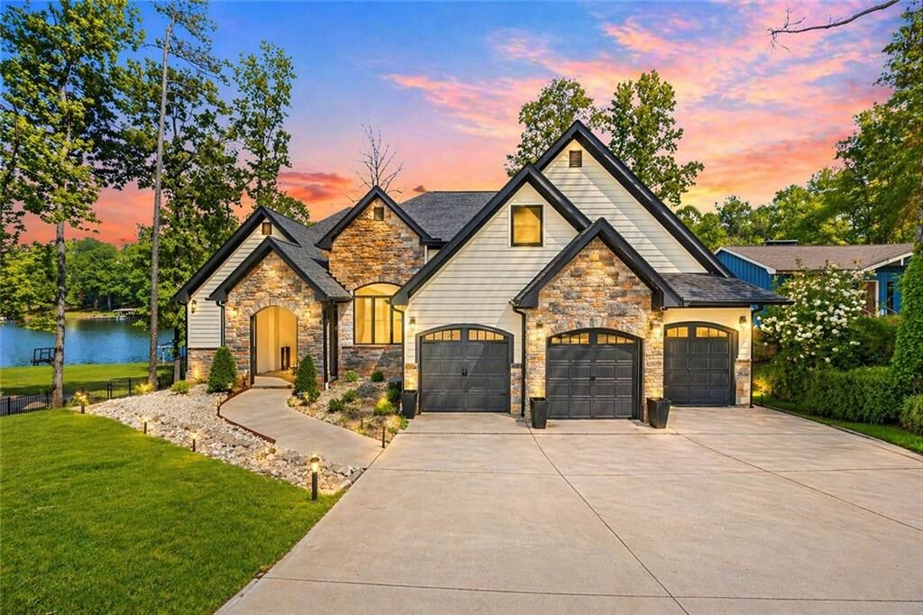 Property Photo:  2021 Lakeview Parkway  GA 30180 