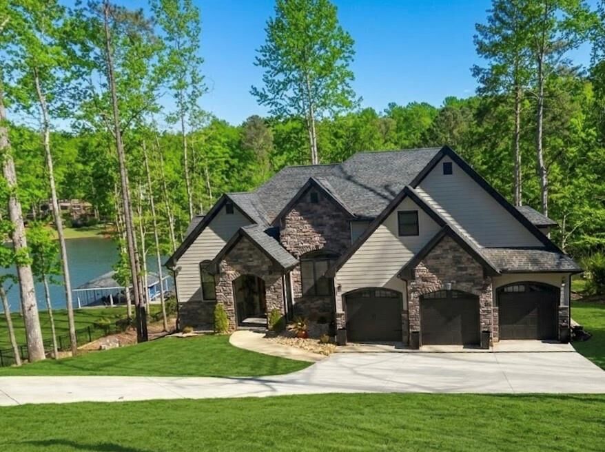 Property Photo:  2021 Lakeview Parkway  GA 30180 