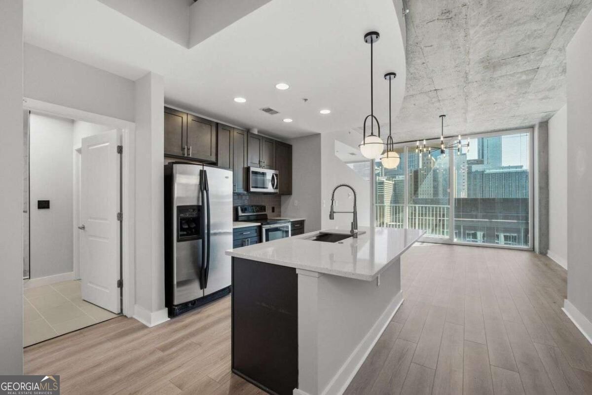 Property Photo:  400 W Peachtree Street NW 1908  GA 30308 