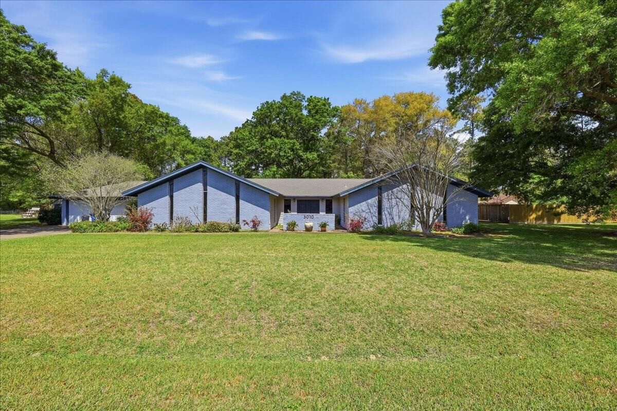 Property Photo:  3010 Kelley Street  TX 77630 