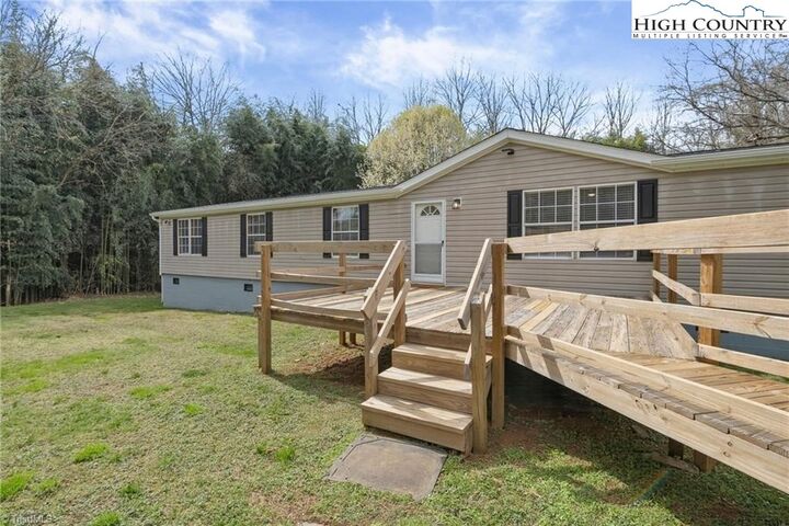 Property Photo: 248 Mulberry Park Road NC 28659