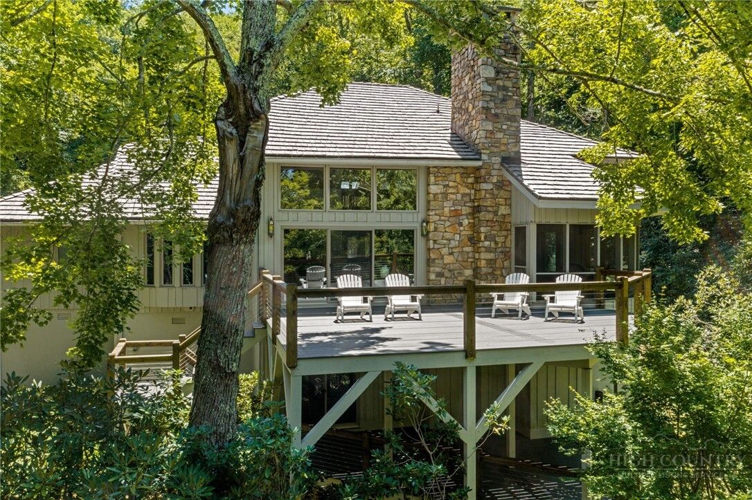 Property Photo: 229 Cardinal Court NC 28604