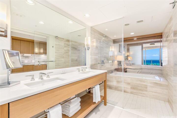 Property Photo: 2139 Kuhio Avenue 2009-Dh HI 96815