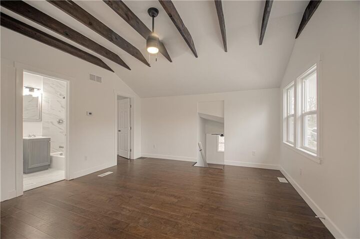 Property Photo:  6000 NE 52nd Street  MO 64119 