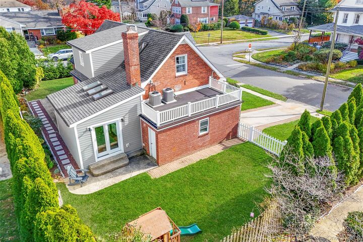 Property Photo:  1096 Hunter Avenue  NY 10803 