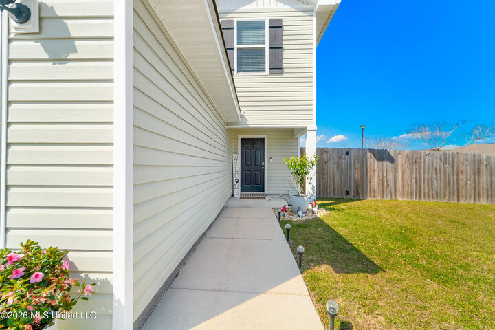 Property Photo:  2121 Beauvoir Street  MS 39564 