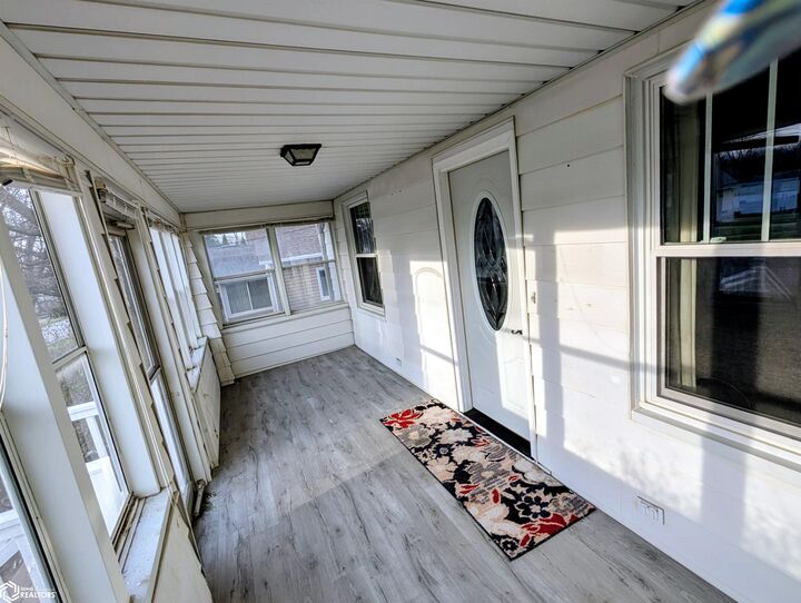 Property Photo:  512 N Plane Street  IA 52601 
