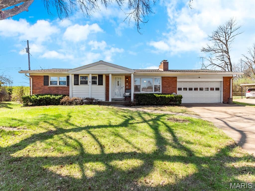 Property Photo: 642 Laven Del Lane MO 63122