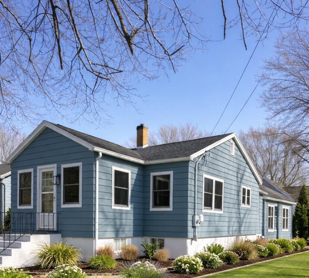 Property Photo: 721 W Michigan Street MI 49117