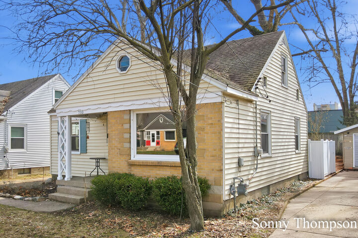 Property Photo:  710 Everglade Drive SE  MI 49507 