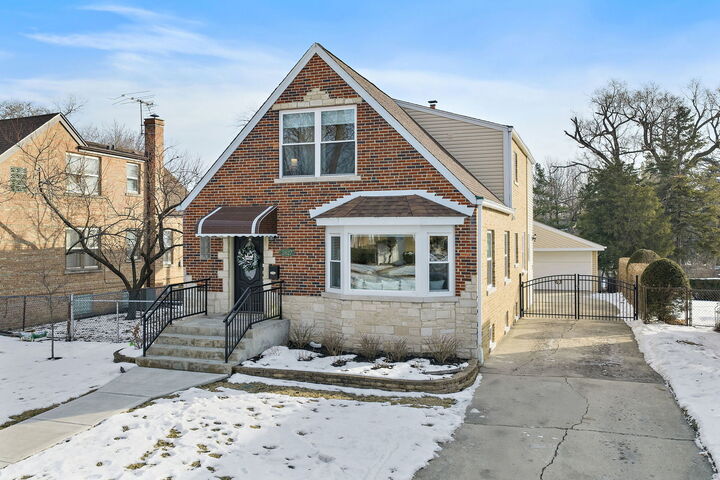 Property Photo: 2627 Clarke Street IL 60171