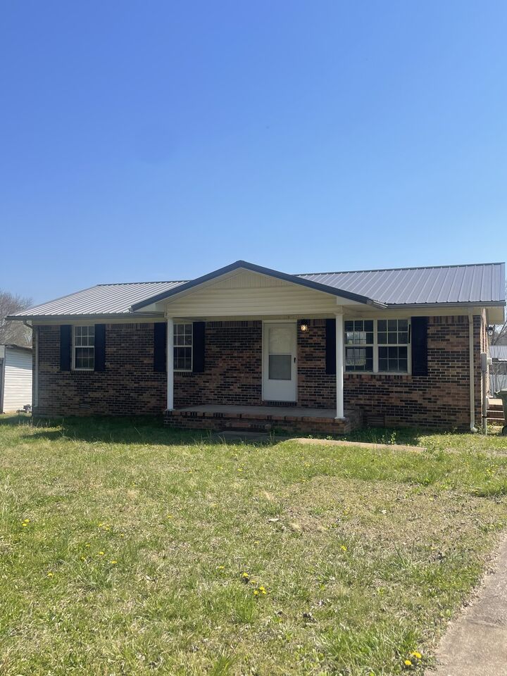Property Photo: 818 Windsor Ave S TN 38464