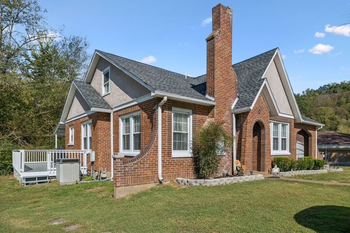 Property Photo:  111 Oak Grove Rd  TN 37150 