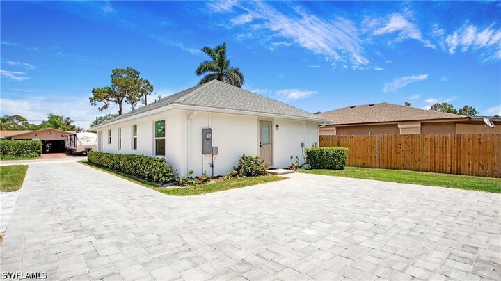 Property Photo: 27302 Dortch Avenue FL 34135