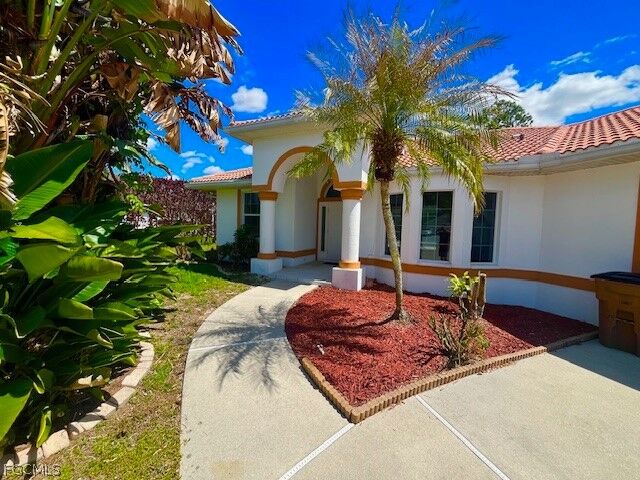 Property Photo:  914 McArthur Avenue  FL 33936 