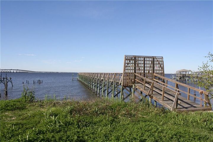 Property Photo: 301 Lakeview Drive LA 70458